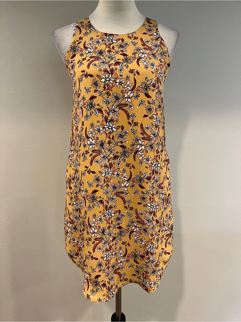 Floral‎ Sleeveless Shift Dress in Mustard Yellow size small